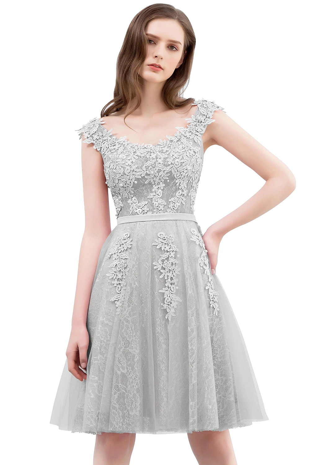 

Элегантное серебряное вечернее платье с кружевным лифом с цветочным принтом и струящейся тюлевой юбкой, идеально подходящее для выпускного, свадебной вечеринки и особых случаев