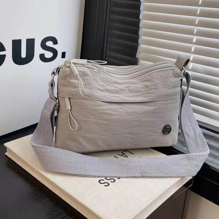 nova-bolsa-casual-de-nylon-fena-2025-com-multiplas-camadas-bolsa-versatil-para-o-dia-a-dia-bolsa-transversal-moderna-co