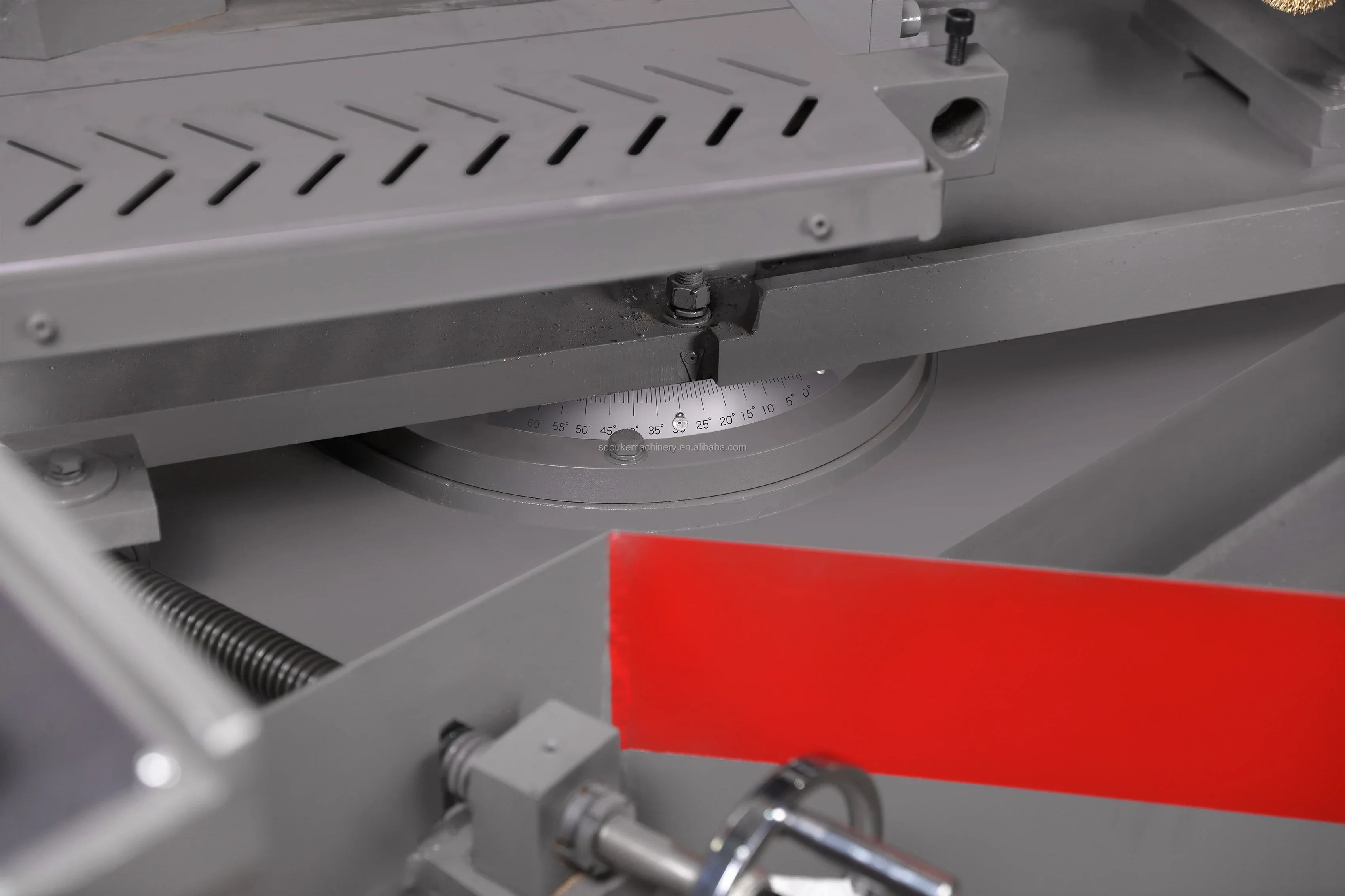 منشار النطاق الأوتوماتيكي GB4028 منشار شريطي أفقي بزاوية دوارة.