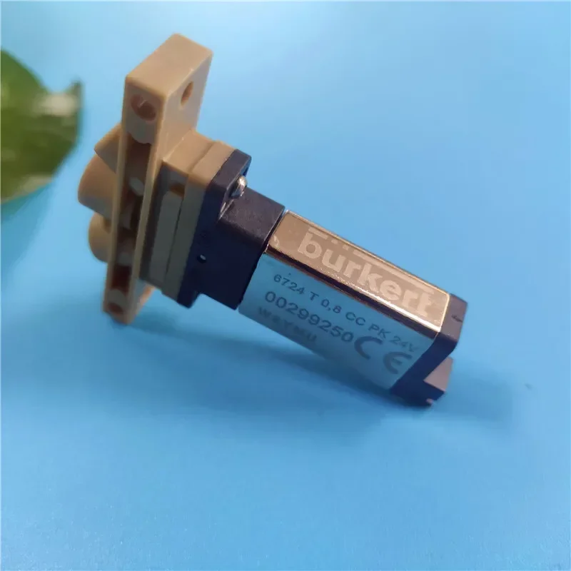 2026.4 Brand New Burkert6724 Solenoid Valve, Two-way Three-way Silent Valve With Medium Isolation, German Baode 6724