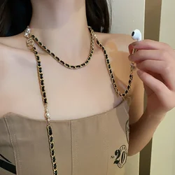 Collar de cadena larga trenzada de PU para mujer, collares de perlas clásicas, puede sostener auriculares