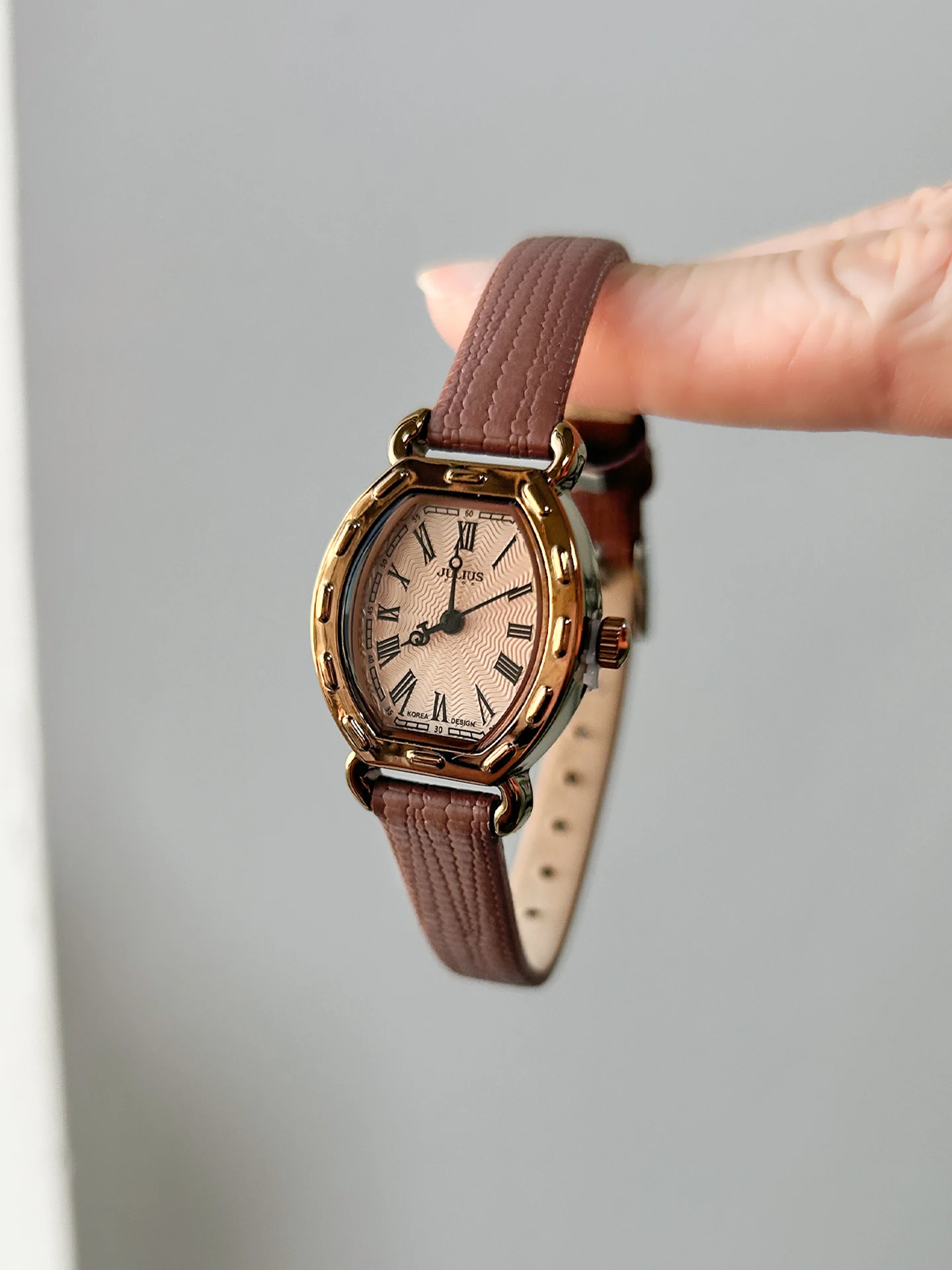 

Original gift women's watch 2025 new luxury student women's retro light luxury small square watch gift for women quartz watch