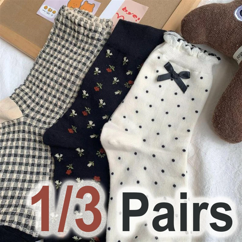 1/3 Pairs النساء البولكا نقطة القوس جوارب عصرية وحلوة أنماط الأزهار لينة مريحة كل موسم الجوارب غير رسمية