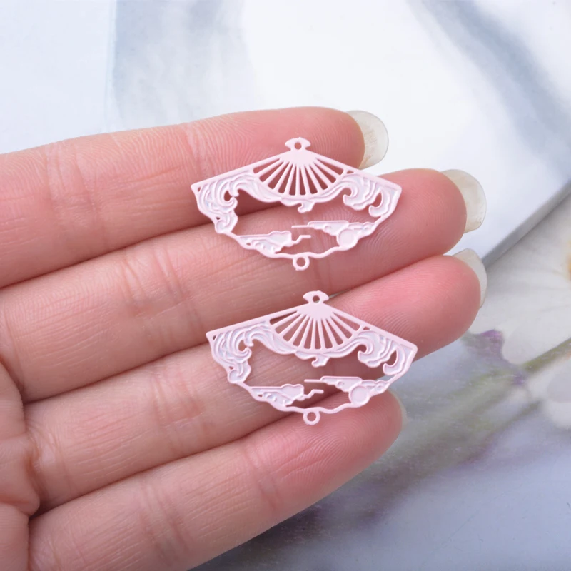 30 Stück AC11309 20*31mm Messing Laser-geschnittene fächerförmige Anhänger Verbinder Goldene kleine Sektoranhänger für DIY Schmuck, Halsketten- und Ohrringherstellung – Detail 9