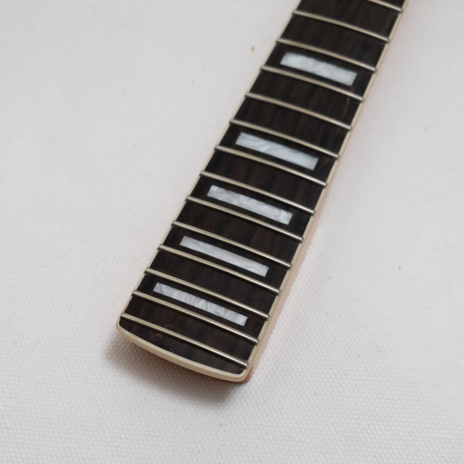 Large Headstock Maple Guitar Neck 25.5 Inch Rosewood Fingerboard 22 Medium Jumbo Frets Gloss Finish