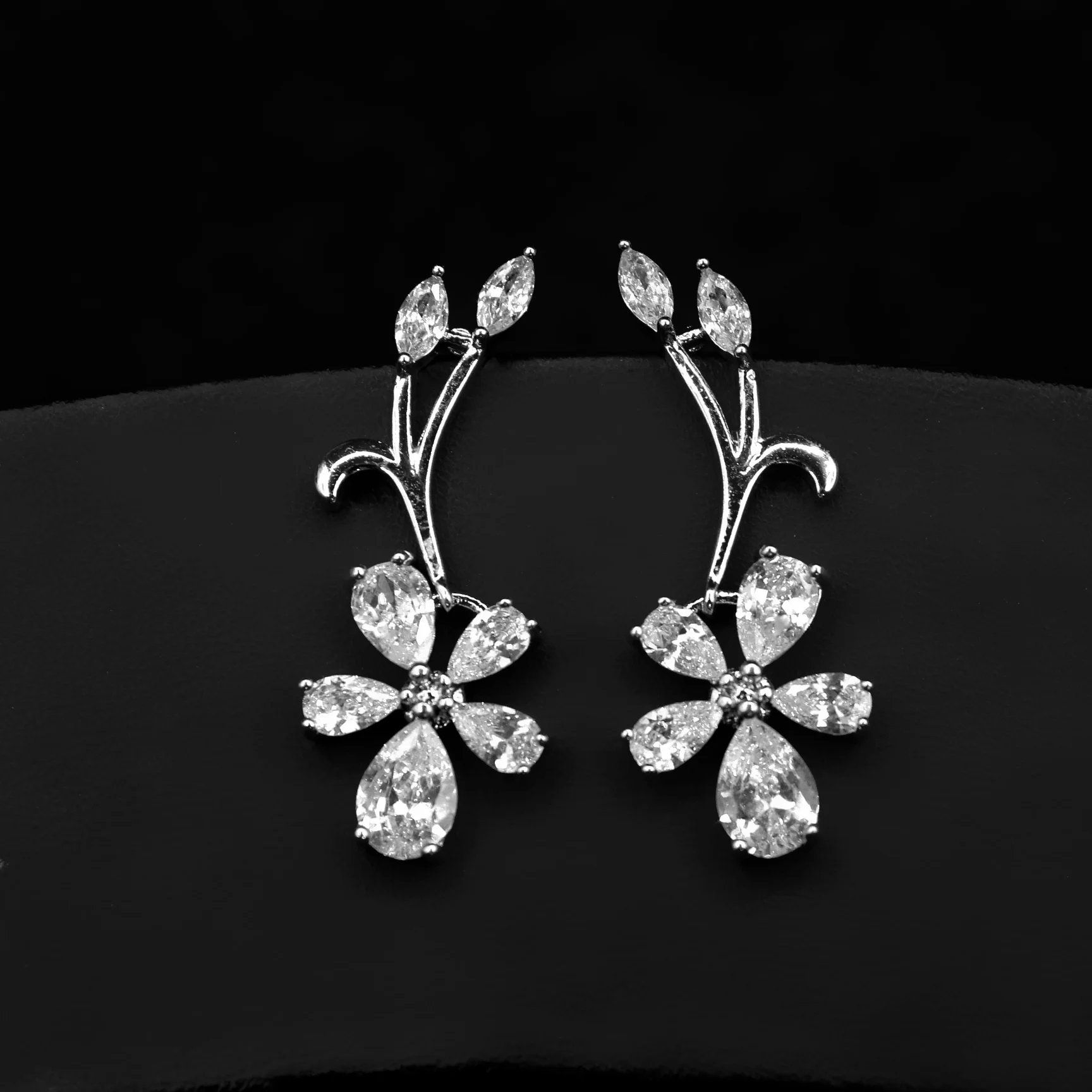 brand genuine Luxury real jewels Korean version 2021 simple personality ins flower Zircon ear clip bride diamond accessories Ear