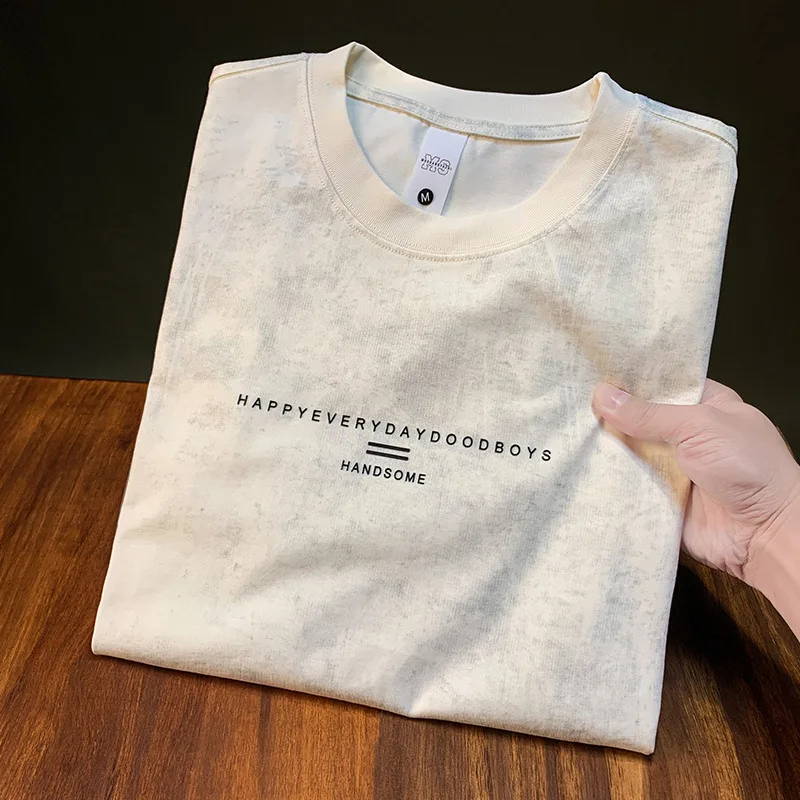 เสื้อยืดแขนสั้นผู้ชายดีไซน์ย้อนยุคแนวโน้มฤดูร้อนหลวมคิดถึงเสื้อเรียบง่ายและทันสมัย