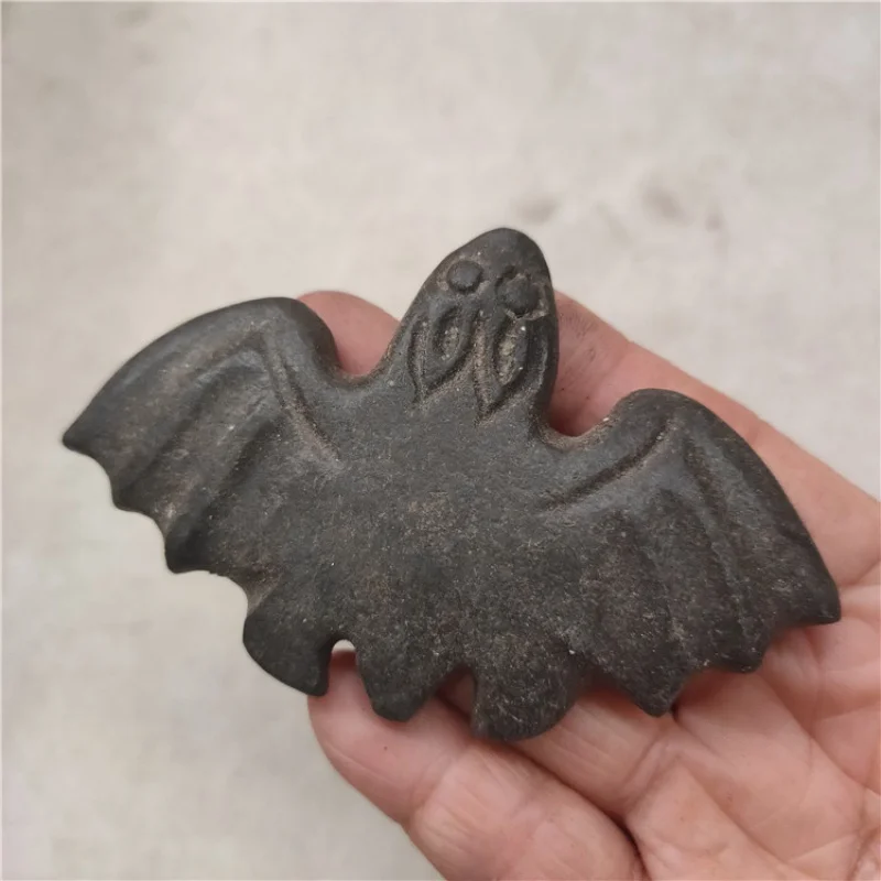 Antique Old Crafts Iron Stone Hongshan Culture Bat Pendant Jade Pendant Le Zi