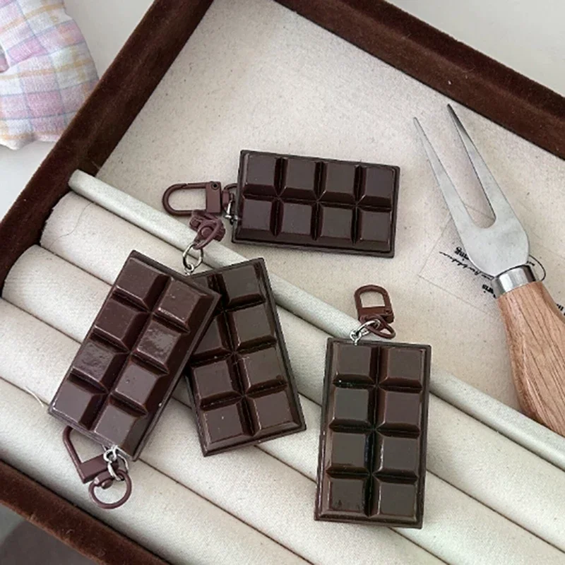Pendentif de téléphone de sac unique ; Porte-clés de nourriture au chocolat délicieux simulé ; Porte-clés emblème idéal pour cadeau d'affaires