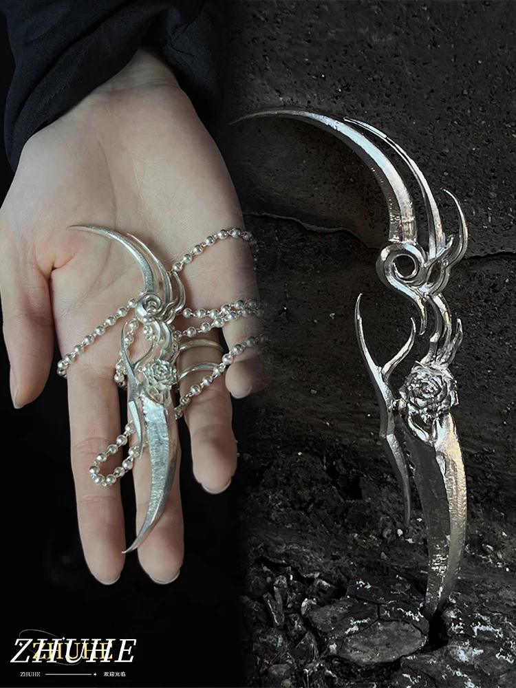 

ZHUHE The Rose Blade Ecklace In The New Gothic Style Is A Jewelry Accessory For Men And Women And A Party Gift