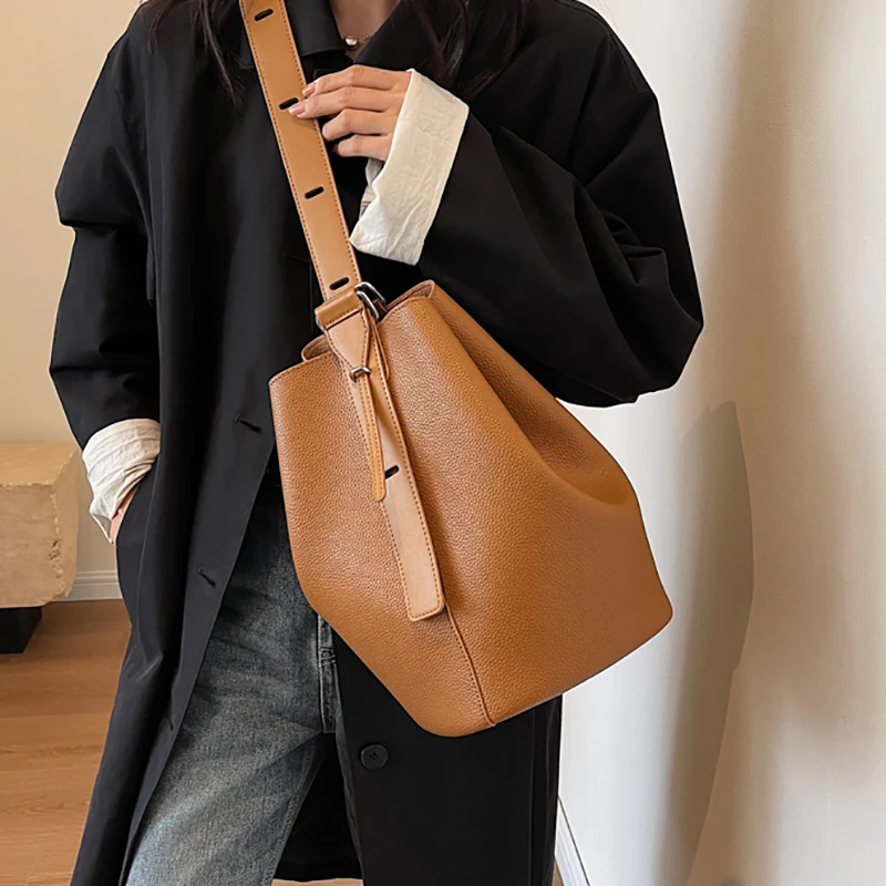 

Womens New Solid Color Leather Shoulder Bags For Womens 2025 Designer Fashion Female Bucket Bags Crossbody Shoulder Bags