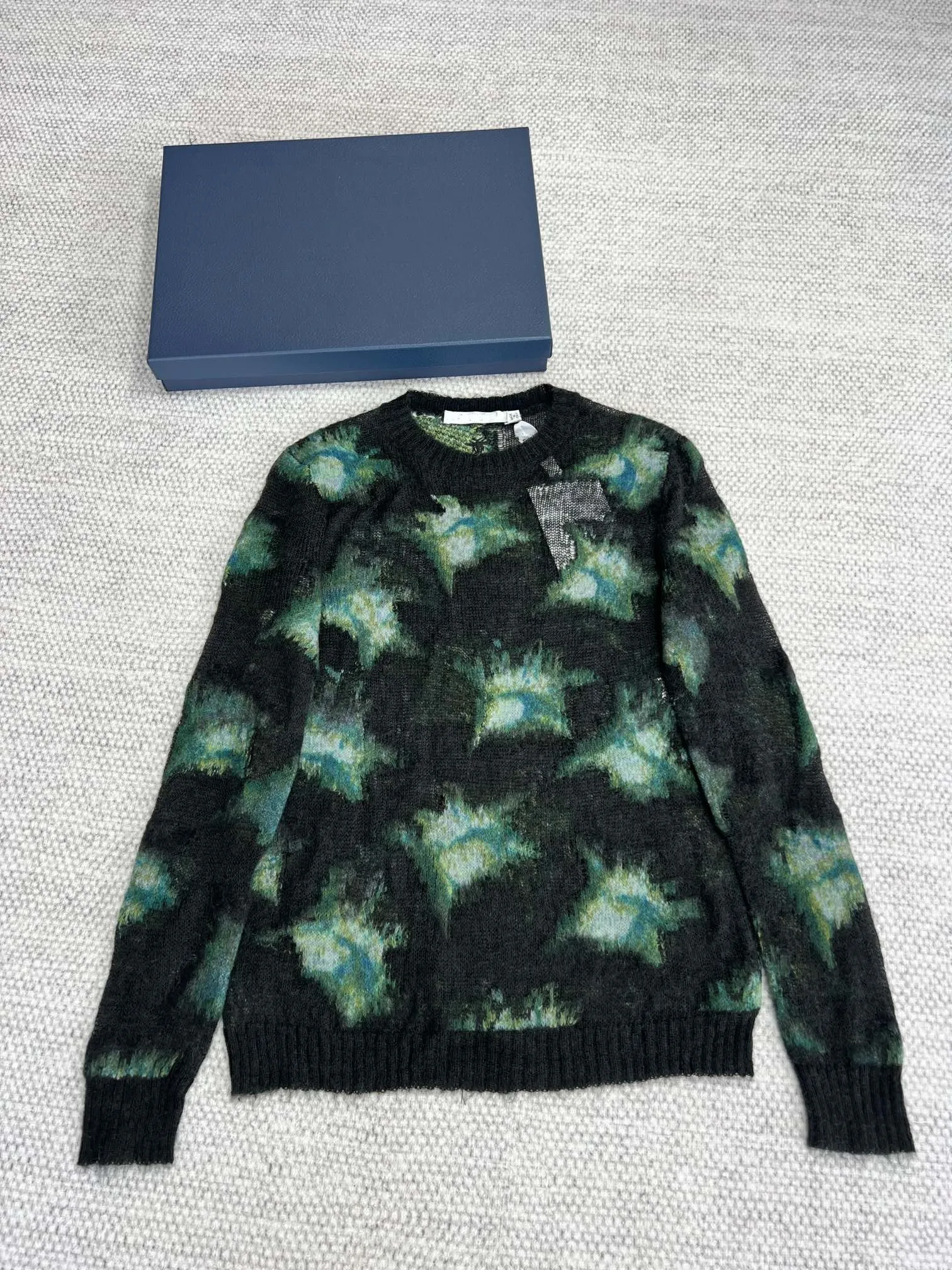 

Women's Contrast Color Pattern Knitted Sweater New Winter Arriva