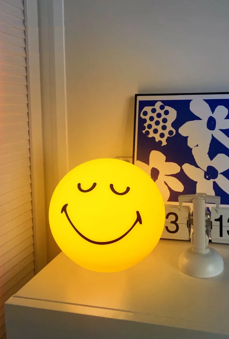 Squint/Wink Sphere Lamp Atmosphere Smile Light Dimmable USB Rechargeable or USB Plug-in Smiling Night Light for Home Decoration