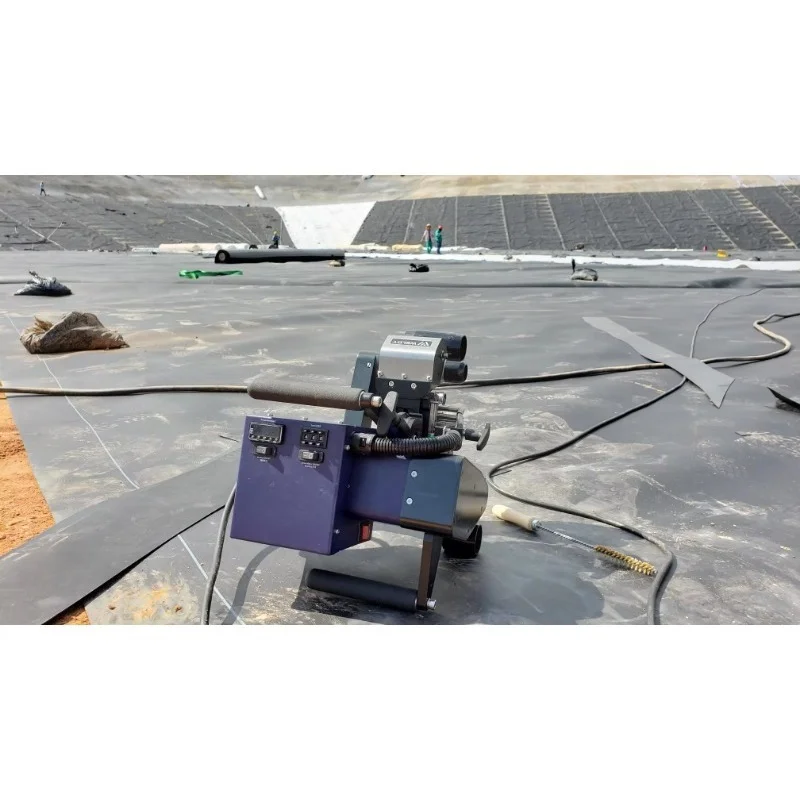 آلة التدفئة البلاستيكية أنبوب البولي ايثيلين قوة الأرض آلة لحام بطانة بركة السمك