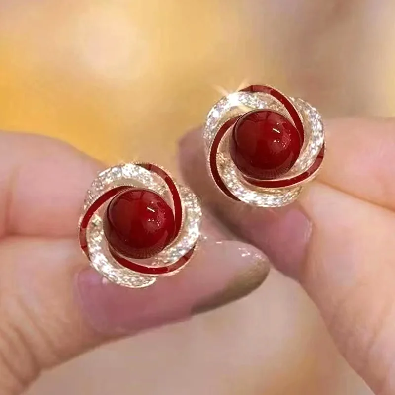 New Women's Exquisite and Compact Earrings with a High Quality and Elegant Versatile Style