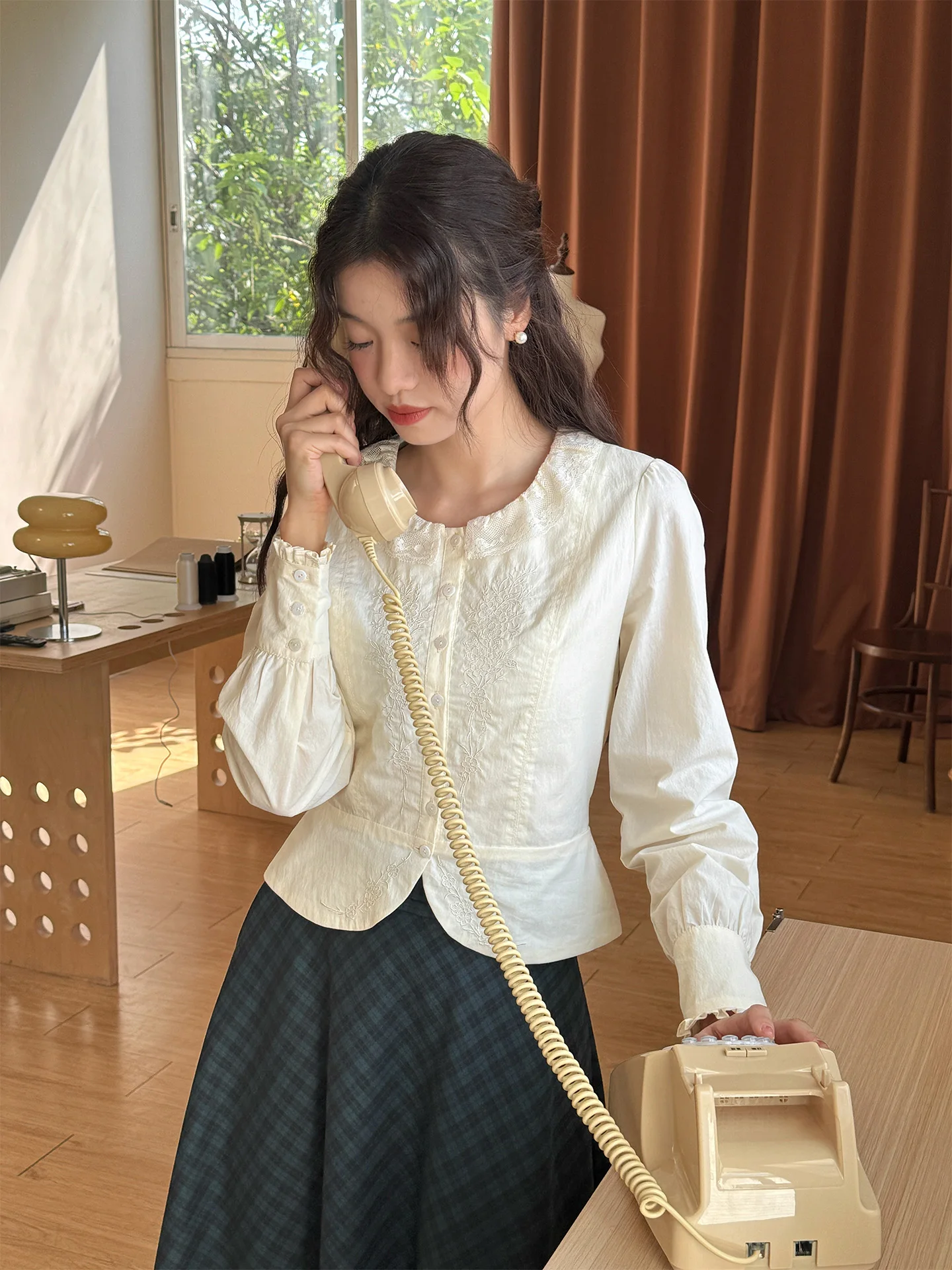 

Осенняя блузка с длинным рукавом, вышитым воротником с рюшами, приталенная, художественная, из хлопка, цвета груши, французский стиль, из чистого хлопка