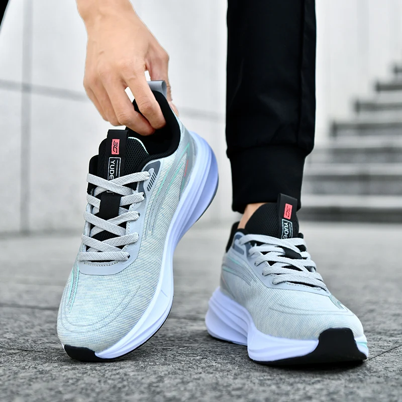 Спортивная обувь унисекс, повседневная новая четырехсезонная легкая модная удобная уличная толстая подошва, противоскользящие износостойкие повседневные кроссовки