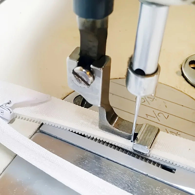 1 Stück Einweg-Nähfuß, Industriestahl, geeignet für Nähmaschinen, präzises Nähen, erhöht die Effizienz, für die Herstellung von Kleidung – Detail 2
