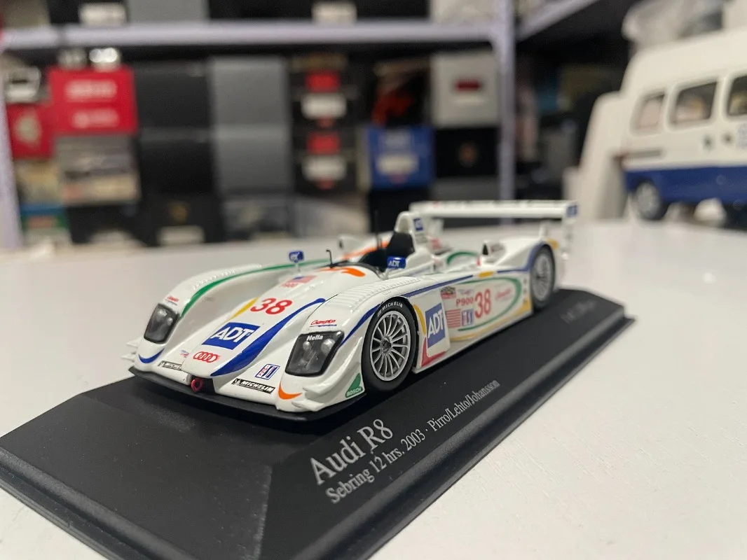 Minichamps Diecast 1/43 Bilancia Audi R8 Sebring 12 Ore Auto da Corsa (2003) Modello di Auto in Lega Giocattoli per Ragazzi Regalo