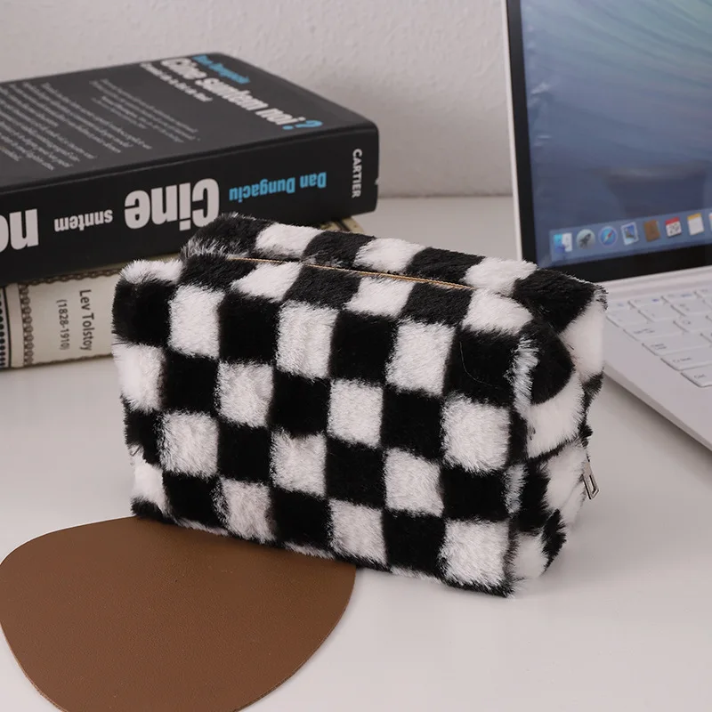 New Soft Plush Checkerboard Zipper Cosmetic Bag Large-capacity Portable Makeup Bag Toiletry Bag Travel Makeup Organizer Pouch