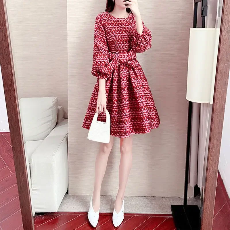 

2024 Autumn New Fashion Red Popular Skirt High End Design Temperament Celebrity Lantern Sleeve Dress Women