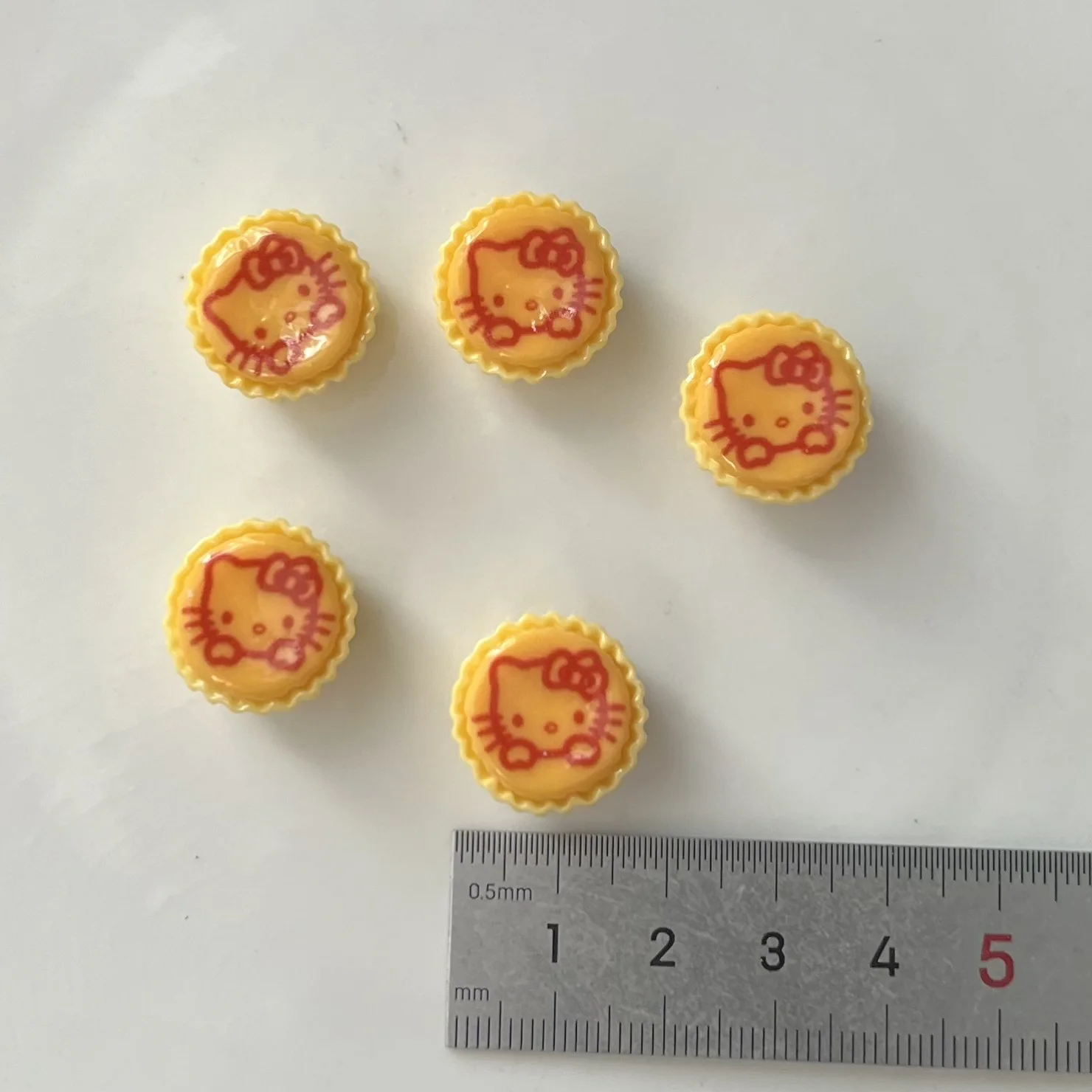 5 buah miniso seri kuning kitty resin kartun cabochons pipih diy bahan kerajinan perhiasan membuat pesona