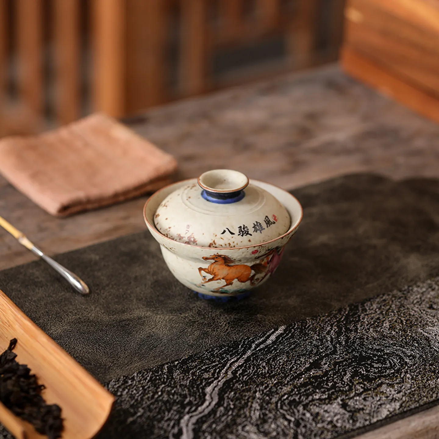 Blue and White Flint Red Gourd Gaiwan, Ceramic Heat Guard Lidded Tea Bowl in Gift Box for Everyday Tea Brewing and Guest Service