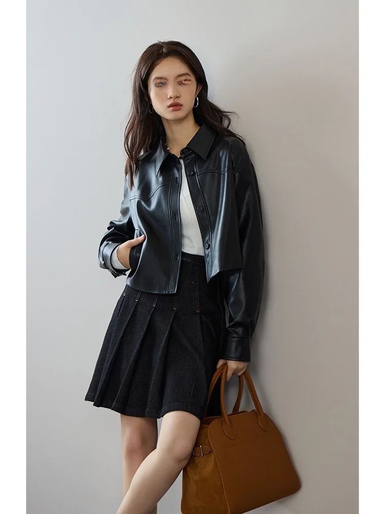 セルフシックまたはレトロなPUレザーのジャケット、女性用ヘビーワークデザイン、ブラックレザーコート、ボタン装飾、ストレートボディ、通勤用