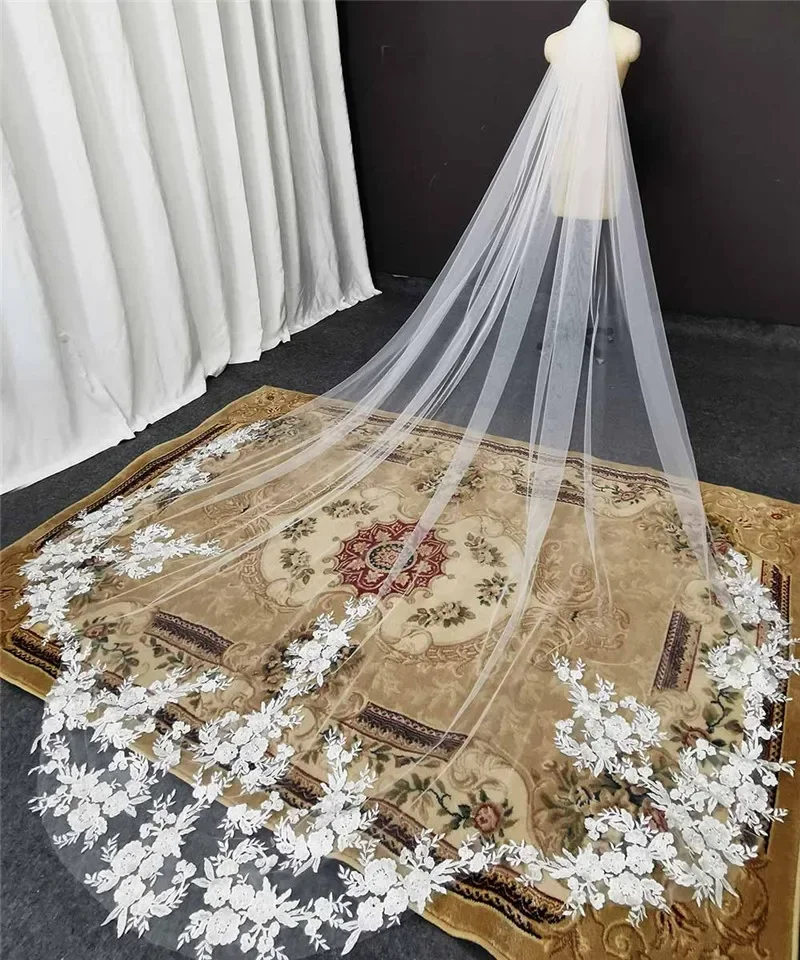 

Real Photo 3.5m One Layer Wedding Veil With Comb White Lace Edge Bridal Veils Ivory Appliqued Cathedral Wedding Veil