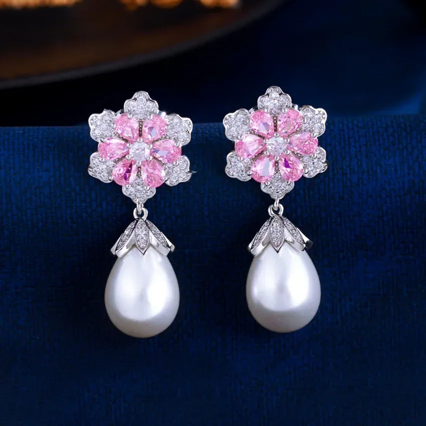 

Luxury Pink Floral Crystal and White Pearl Drop Earrings Women Elegant Statement Everyday Jewelry for Bridal Prom Accessories