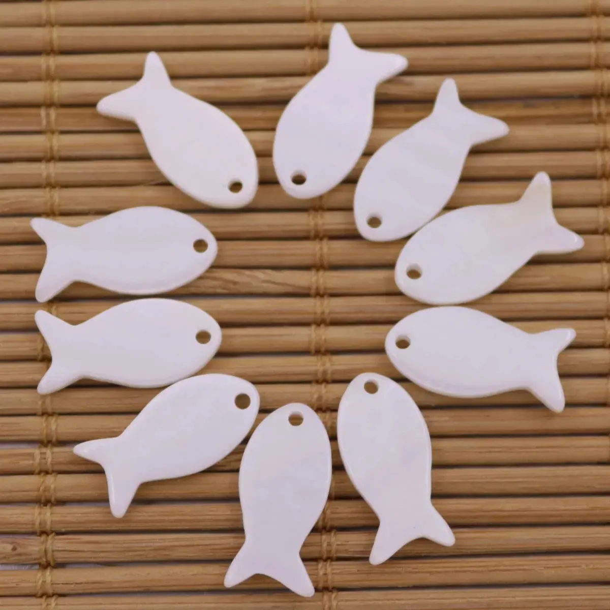 10 PCS 8mmX16mm Natural White Mother of Pearl Charms Fish Shape Shell Jewelry Making Pendant Earring Sun Catchers DIY