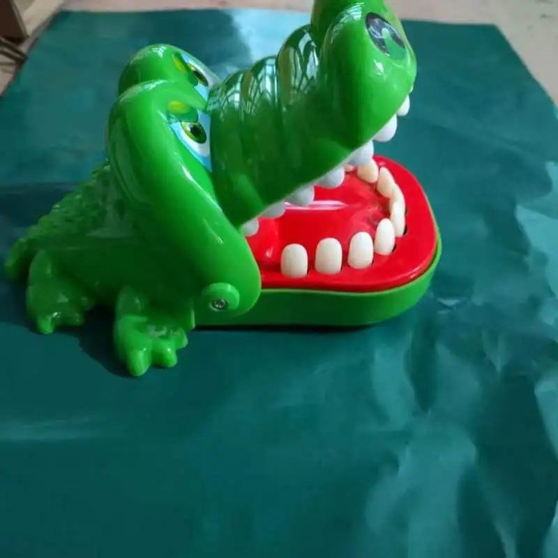 The Whole Toy Large Bite Hand Crocodile Toys Shark Teeth Pulling Game Bite Finger Crocodile Toys