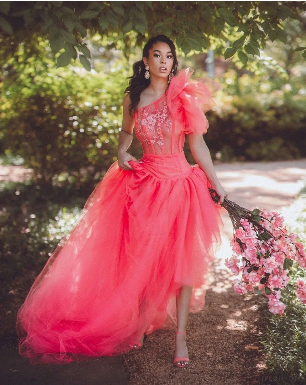 Garden Coral Red Asymmetrical Tulle Bridal Dresses With Delicate Flower Appliques One Shoulder Tutu Tulle Long Maxi Gowns