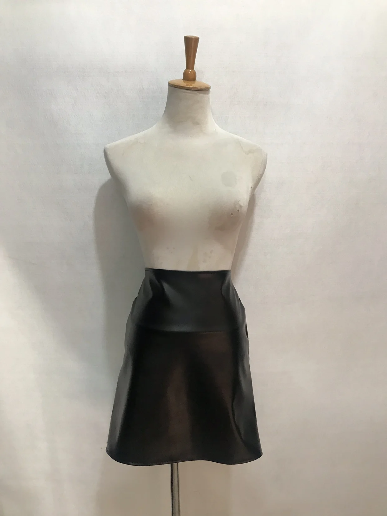 Preto couro do plutônio oco para fora nádegas mini saia sexy boate feminino dj dançarino festa mostrar palco traje briefs conjunto de saia de couro