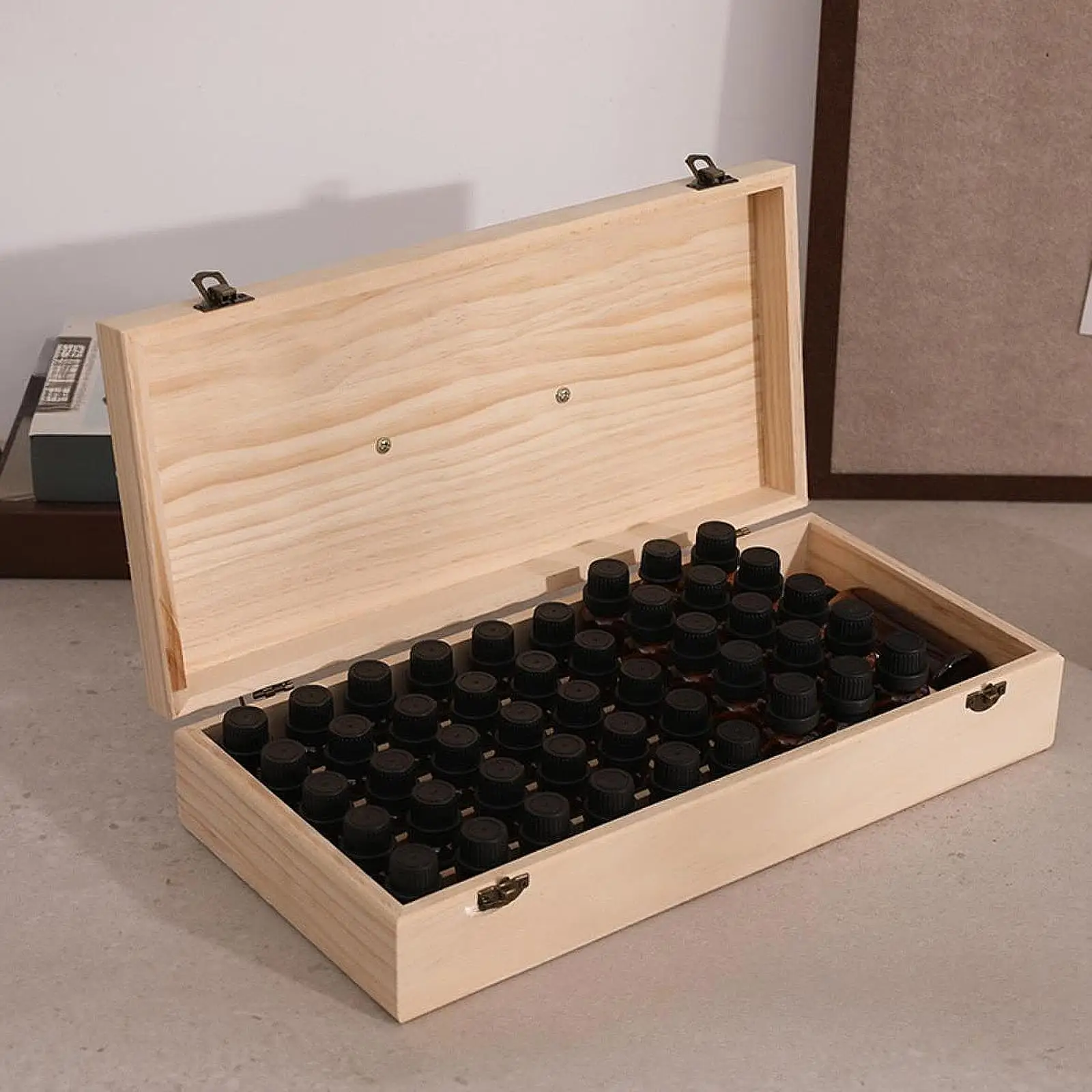 

Essential Oil Carrying Case Oil Display Box Container Cosmetic Display Stand Portable Wooden Case for SPA Salon Home Bathroom