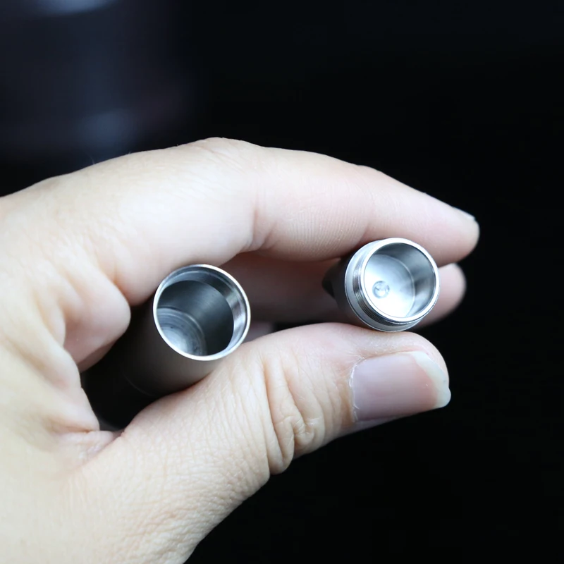 Titan Legierung Mini Versiegelte Pille Lagerung Flasche, Outdoor Camping Erste Hilfe Anhänger Schlüsselbund Tragbare Pille Fall – Detail 3