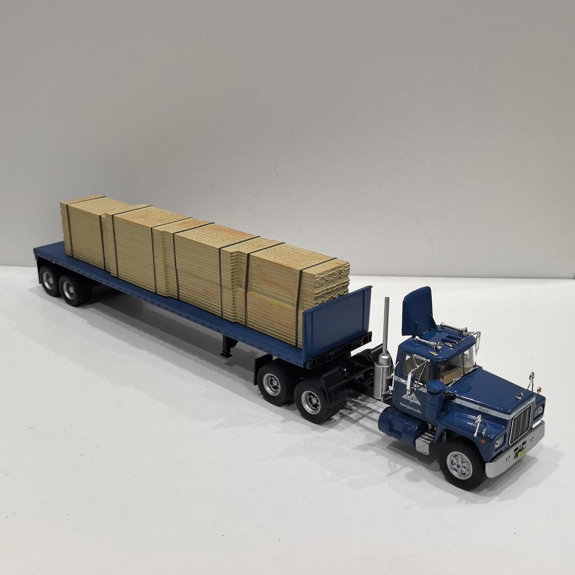 다이캐스트 IXO 1/43 스케일 맥 R 마크 트랙터 트럭 모델 헤드 합금 트레일러 목재 플라스틱 자동차 모델 수집용 장난감 선물 기념품