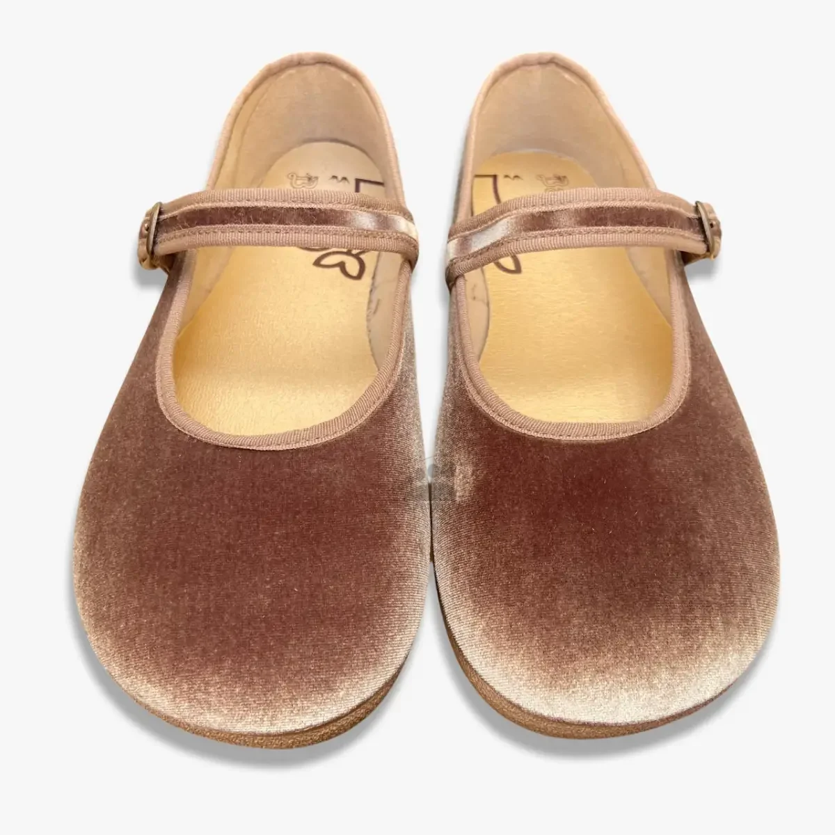 Batilas mercedita respectful barefoot adult taupe velvet lounge. thin sole with a thickness between 3mm and 5mm. You will have practically direct contact with the ground, thus receiving all the information from the terrain. Completely flexible