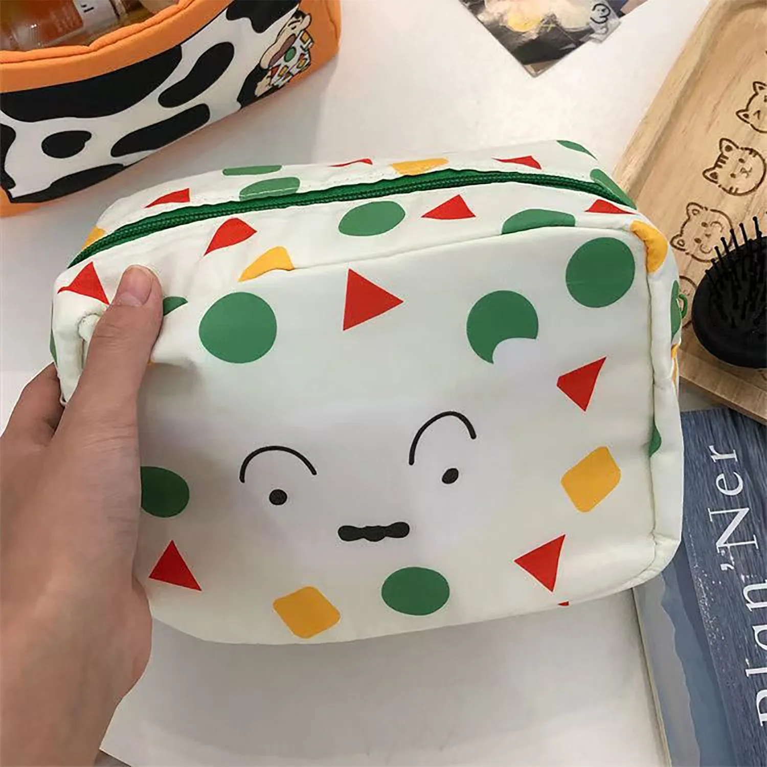 لطيف تلوين شين تشان حقيبة مستحضرات تجميل المحمولة الكرتون السفر أدوات الزينة حقيبة ذات سعة كبيرة حقيبة تخزين مطبوعة عصرية