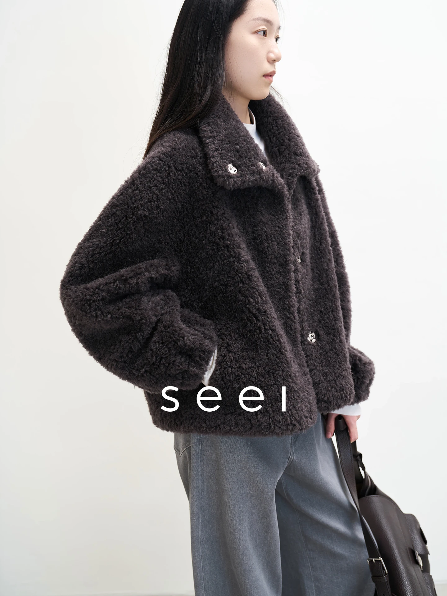 Jaqueta Feminina de Inverno Quente de Lã Grossa com Gola Alta, Detalhes em Couro e Pele, Manga Longa e Caimento Solto