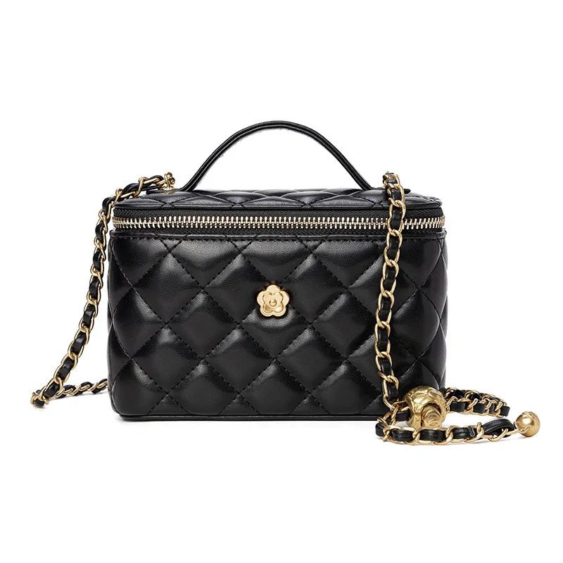 

Detailed Female Bag with Artistic Elements Presbyopic Pattern Shoulder Bag for Discerning Fashion Lovers