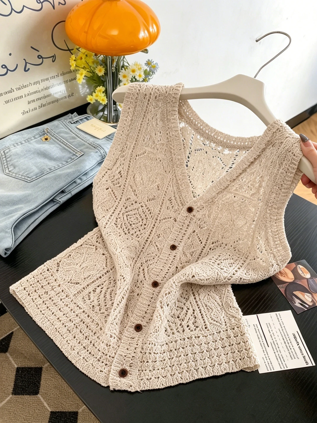 

High-End Summer Knitted Vest Women's Fashion Retro Hook Flower Sleeveless Open Cardigan Thin Top Commute Style Regular Fit