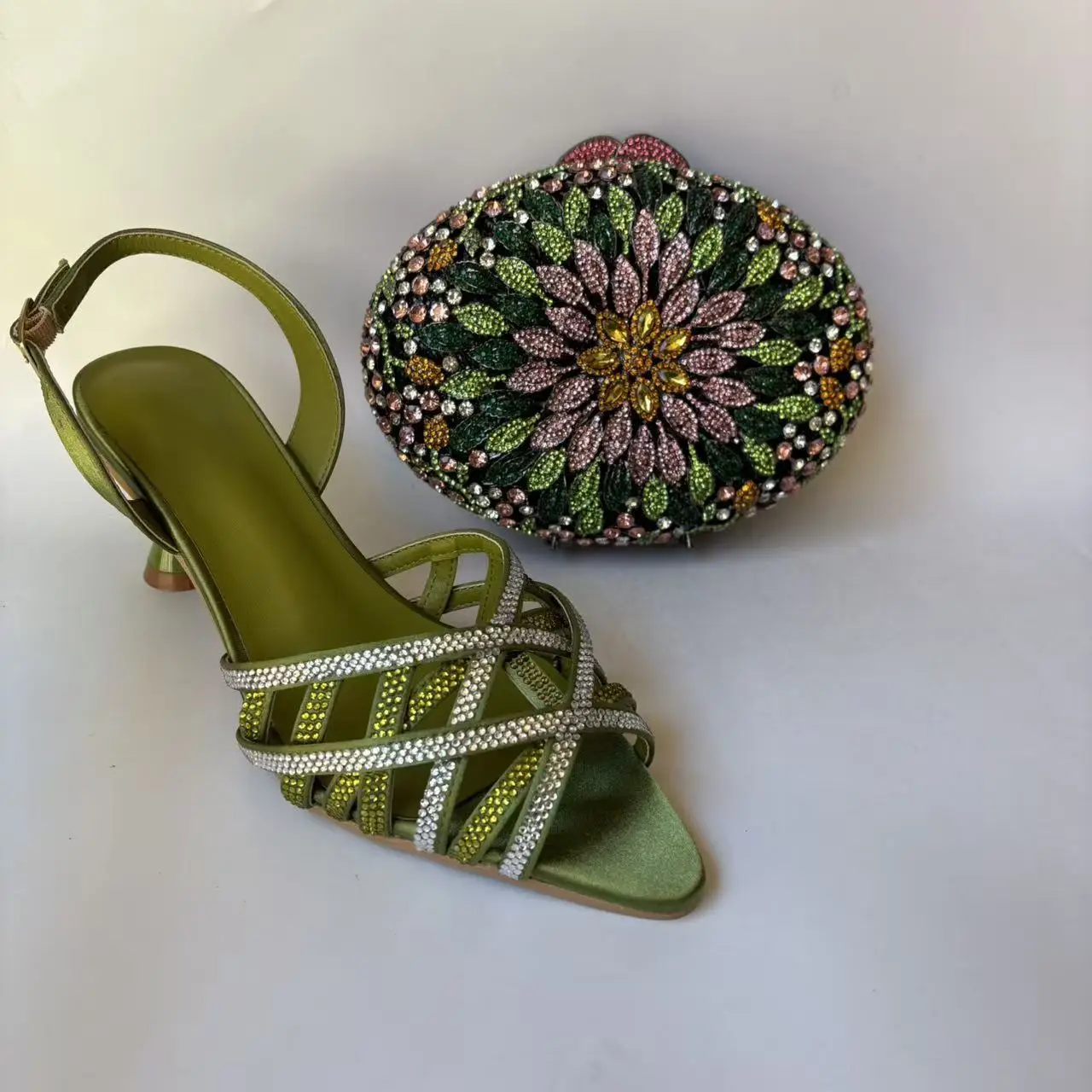 

Новые туфли с бриллиантами и кристаллами, фея, интернет-знаменитости, сандалии на высоком каблуке, сандалии со стразами, свадьба и сумка