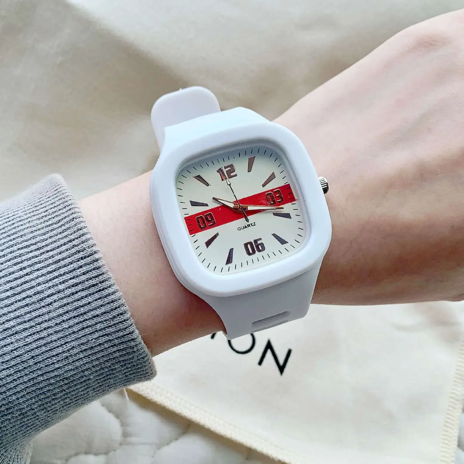 

2024 New Big Dial Women Watch Silicone Band Square Students Quartz Clock Fashion Ladies Wrist Watches Gift Reloj Mujer Relogio