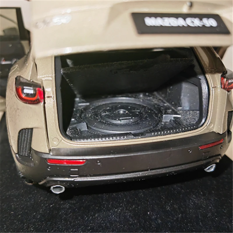 Nuovo 1:18 MAZDA CX50 SUV modello di auto in lega pressofuso veicoli giocattolo in metallo modello di auto collezione di alta simulazione