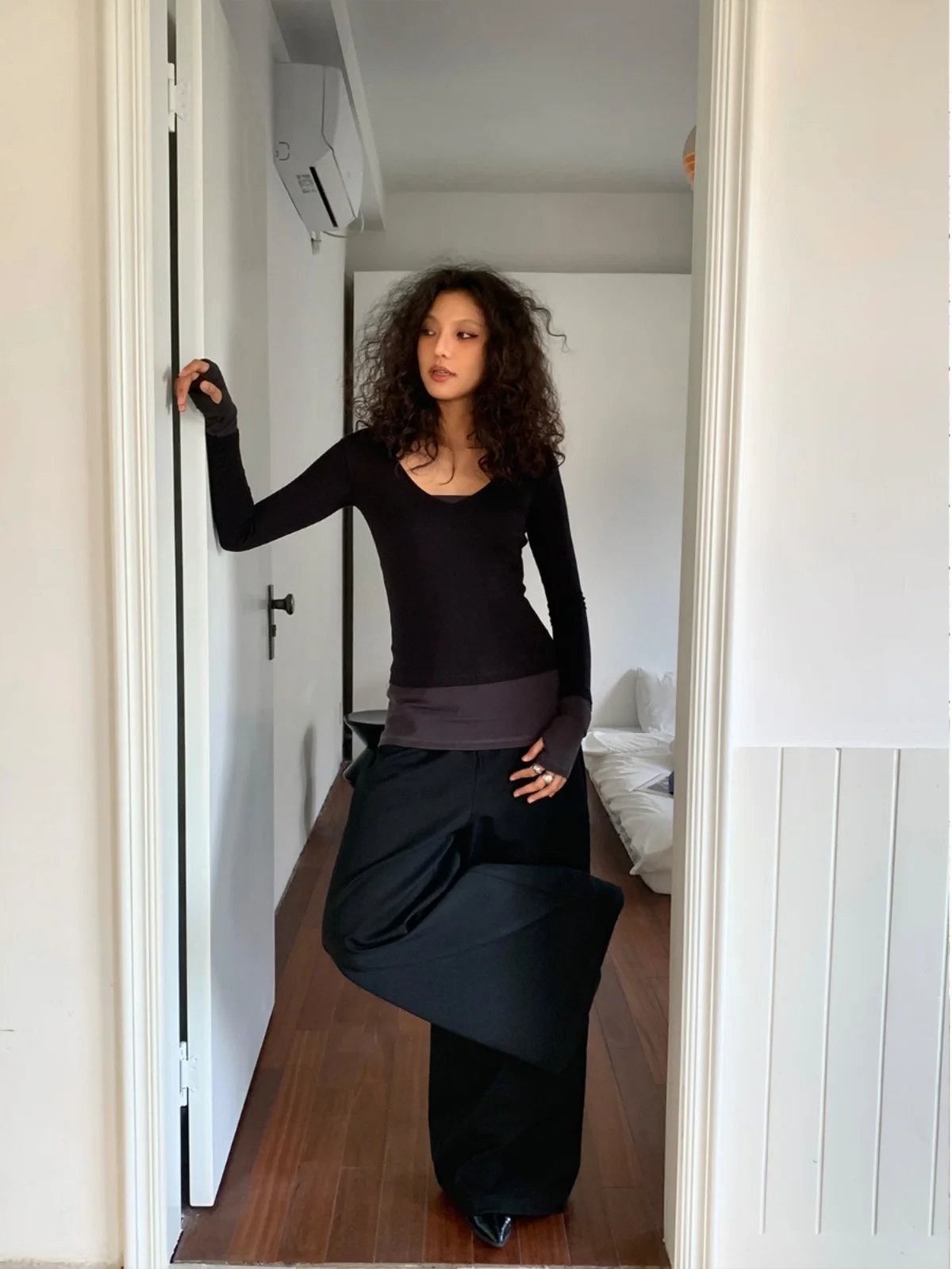 Black V-neck Splice Long Sleeve T-shirt Women's Slim Fit Inner Wear Pure Desire Street Style Top for Autumn 2026 by GOGO BURN