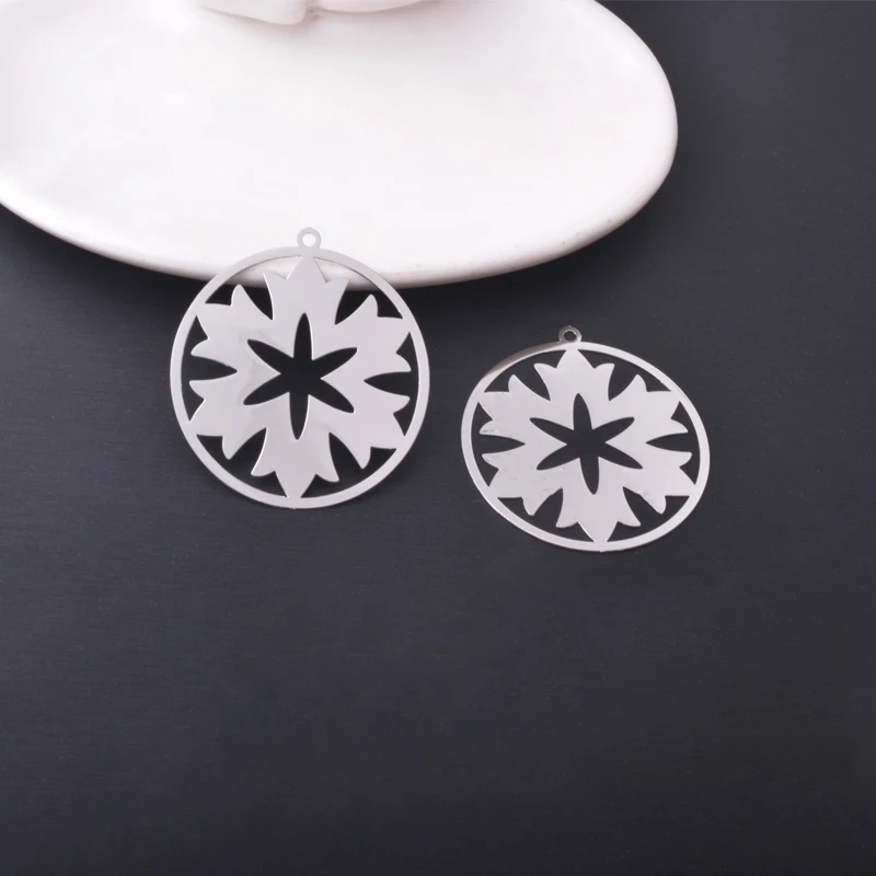 20 Stück AB9335 Messing-Schmuckanhänger in Form von Schneeflocken und Blättern, bemalte Weihnachtsanhänger, DIY-Accessoires für Damenohrringe – Detail 16