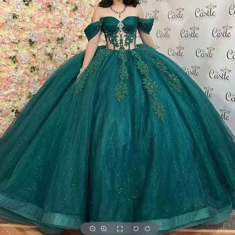 

Emerald Green Princess Quinceanera Dresses Crystals Beads Vestidos De 15 Anos Applique Tulle Mexican Girls Birthday Party Gowns