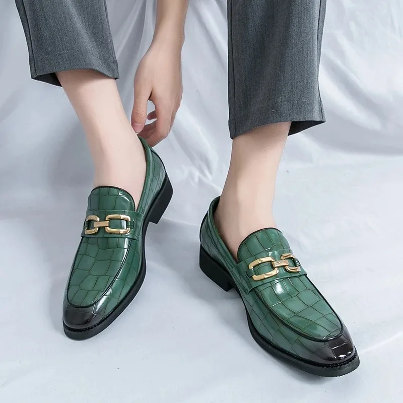 2024 new merchant leather shoes men's casual pressed plaid leather pointy 46 plus-size Metal Pressed Floral Loafers