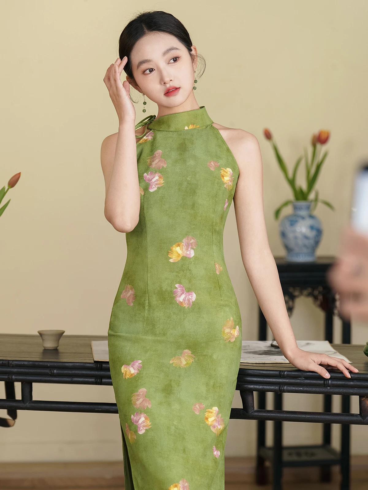 

Элегантное женское длинное ципао в гонконгском стиле из дышащего тонкого материала для повседневной носки, лето 2025